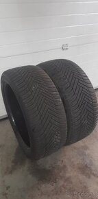 245/40 R19 Hankook