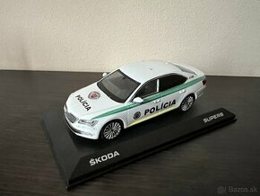 Skoda Superb III 1:43 Policia SR