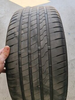 235/45 r18 letné - 1