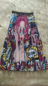 Skladaná sukňa s potlačou komiksu
