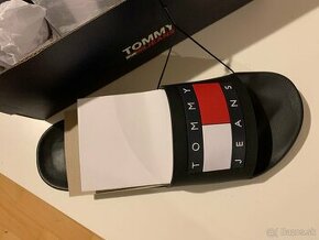 Úplne nové šľapky Tommy Hilfiger