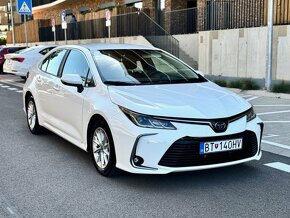 TOYOTA COROLLA SEDAN 1,8 HYBRID automat 16660,- . - 1