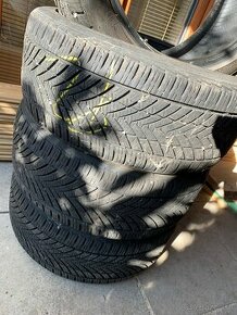 Celorocne pneu Rotalla 215/40 R17