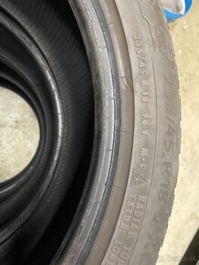 235/45 R18 XL