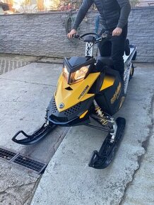 Ski Doo summit Renegate Mxz 800R 2009