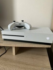 Predám Xbox One S 1TB - 1