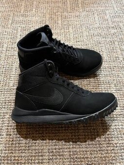 Nike Hoodland Vel 41