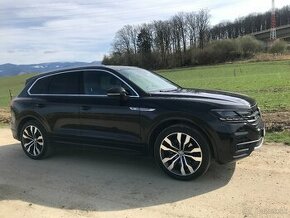 Volkswagen Touareg BLACK R-line,nezavisle kurenie,asistenty