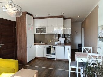 KOMPLETNE ZREKONŠTRUOVANÝ 62m2 byt s balkónom na Sídl.III