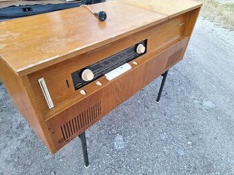 Retro radio