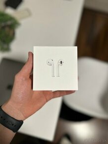 Apple AirPods s nabíjacím puzdrom - 1