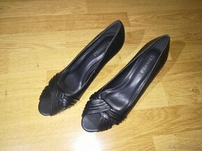 Nové čierne dámske sandálky - 1