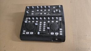 DJ konzola Behringer bcd3000