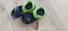 NOve sandale Kangaroos vel 32 s visackou