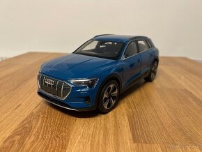 POŠKODENÁ Audi E-tron 1:18 Norev