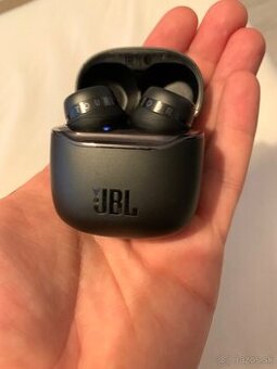 JBL Tour Pro+ bezdrotove sluchadla