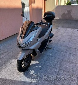 Honda PCX 125 šedá