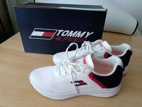Sneakersy Tommy HILFIGER biele č.38 úplne nové - 1