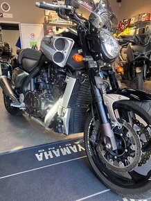 Yamaha V-MAX 1700