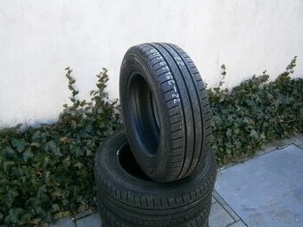 Predám 4x letné temer nové pneu PIRELLI 215/65 R16C 109/107T