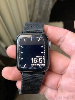 Apple Watch 4 44mm - 1