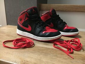 Tenisky Air jordan 1 black and red mid vel.38,5