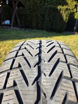 Zimne 235/65 R18 Vredestein Wintrac 4 Extreme: