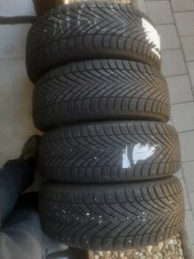 Predam zanovne zimne pneu 205/55-16 pireli