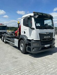 MAN TGS 26.480 (6x2), hákový nosič HYVA s hyd.rukou FASSI