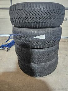 Zimne  pneu 215/65 r15 michelin