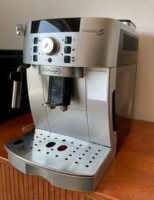 AUTOMATICKÝ KÁVOVAR DeLonghi Magnifica S