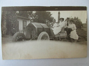 Fotografie r. 1909 Rusovce, rodina Czullik, v automobile - 1