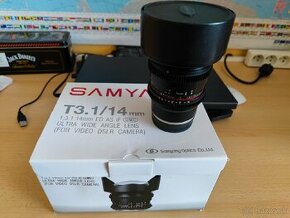 Samyang 14mm pre Sony e mount