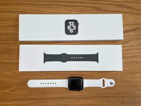 Apple Watch SE 44mm čierna - 1