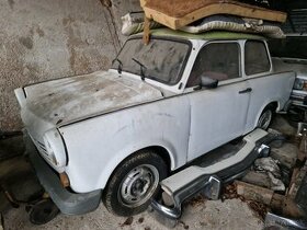 Trabant 4 takt bez tp dlhsie stoji