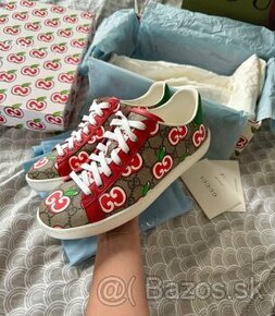 Gucci GG Supreme Apple