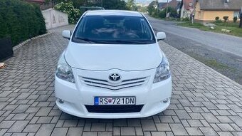 TOYOTA VERSO