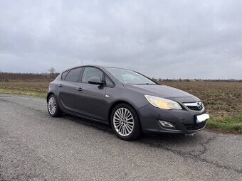 OPEL ASTRA J 2011