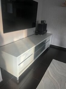 Komoda pod tv