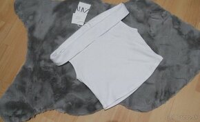 Novy crop top Zara velkost L