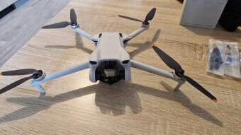 Dron DJI Mini 3 Fly More Combo - 1