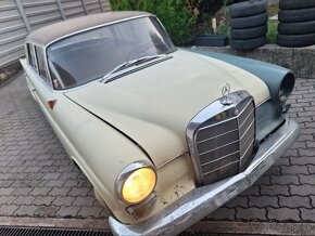 Mercedes-Benz W110 190 D Ds Flosse