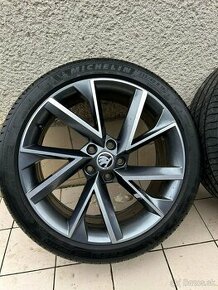 Vega 19" Superb 3  235/40 R19