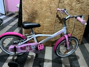 Detský bicykel BTWIN z Decathlonu ružový/biely