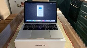 13” Macbook Pro 2018 (16gb RAM-i7-512Gb HDD)