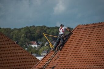 Hľadáme zhotoviteľa na práce so strechami v Nemecku