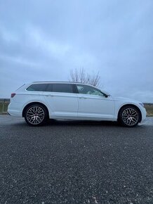 VOLKSWAGEN PASSAT MEGA VÝBAVA 140KW WEBASTO