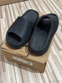 yeezy slides