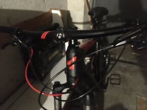 Karbonovy hardtail Cube reaction, 29", model 2023