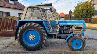 Traktor a stroje